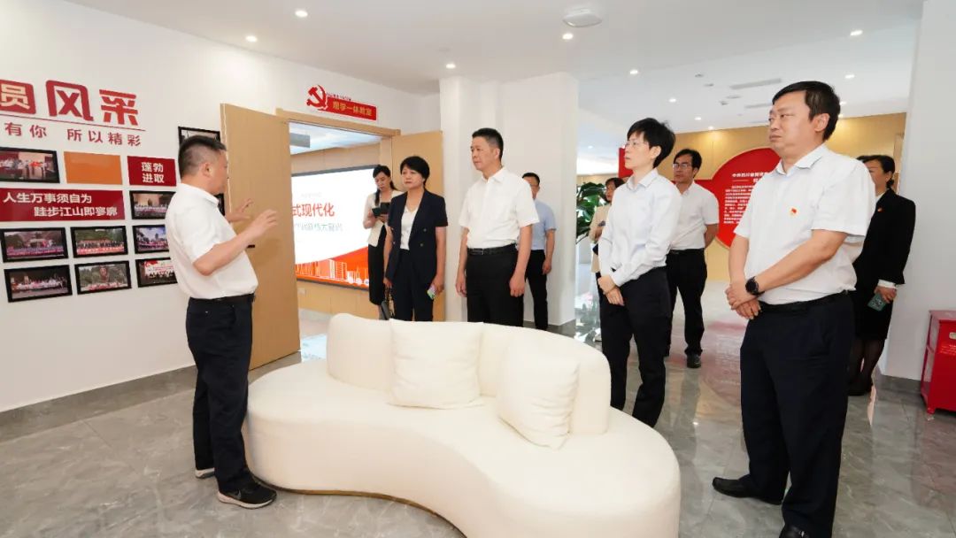 福建省人民政府国有资产监督管理委员会修兴高一行莅临尊龙凯时党？疾斓餮