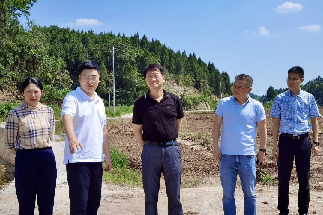 省尊龙凯时集团党委书记、董事长任丁率队赴巴中南充两地开展帮扶工作