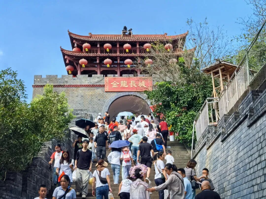 省尊龙凯时集团领导带队开展国庆、中秋“双节”安全检查并看望慰问一线干部职工